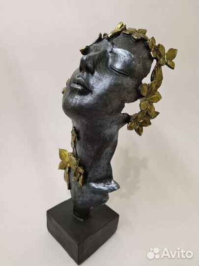 Статуэтка Она