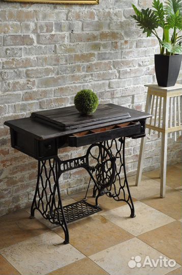 Станина от винтажной швейной машинки П.Г.М.З