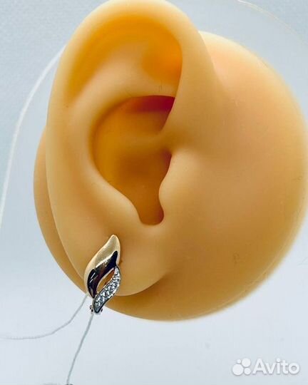 Золотые серьги с камнем