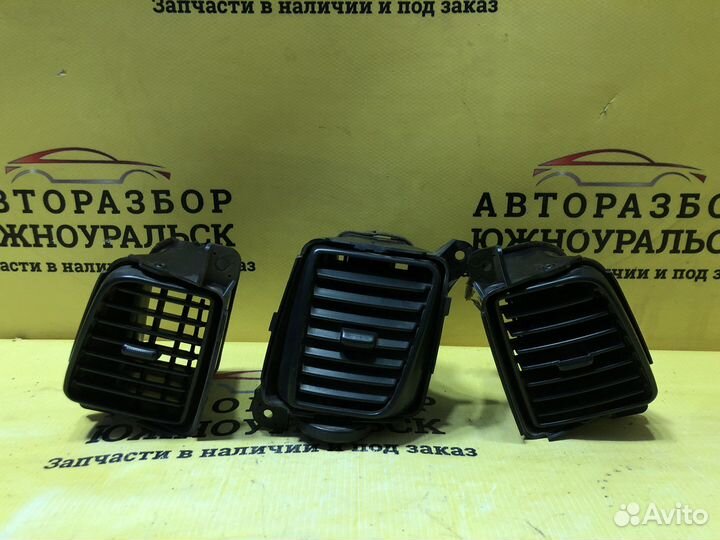 Дефлектор воздуховода Mazda MPV 2000