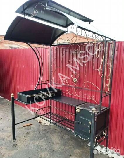 Мангал с крышей