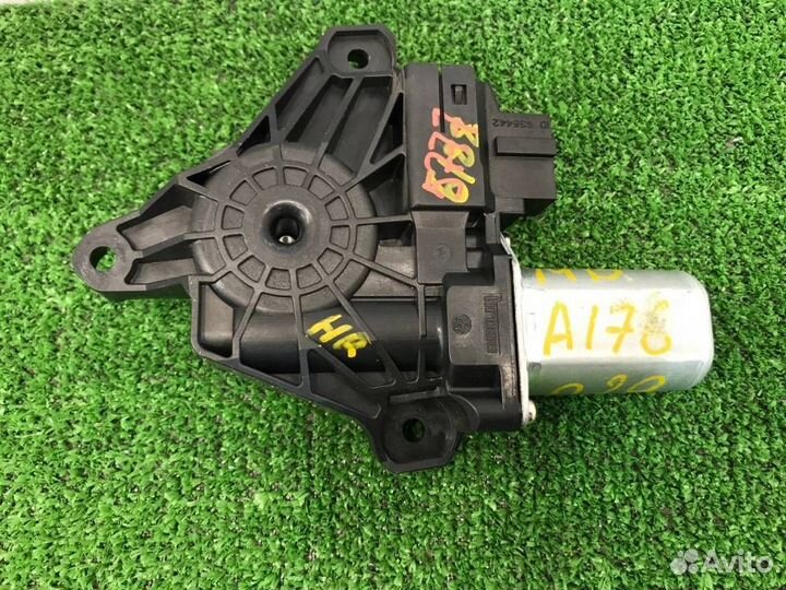 Моторчик стеклоподъемника задний правый