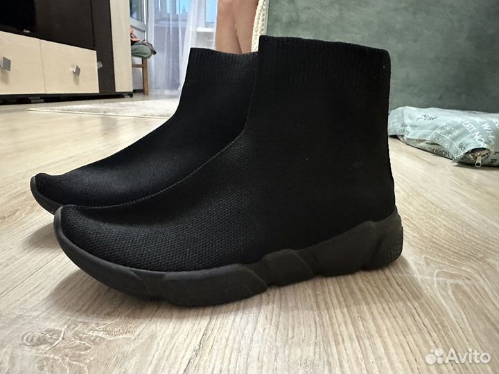 Кроссовки женские