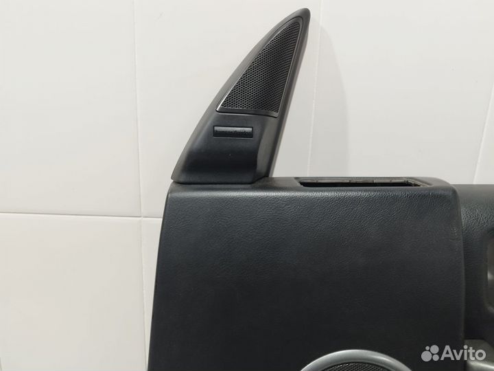 Обшивка двери передней правой Discovery III 2004