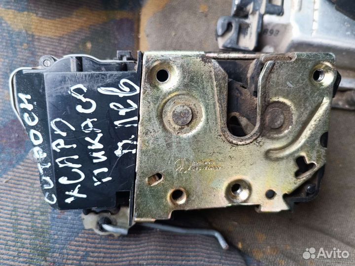 Замок передний левый Ситроен Ксара Пикассо