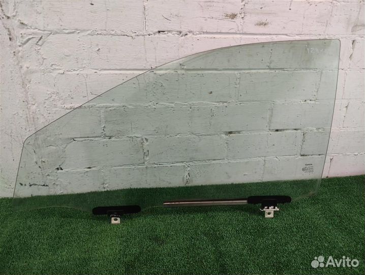 Стекло переднее левое Toyota Corolla E120 2006