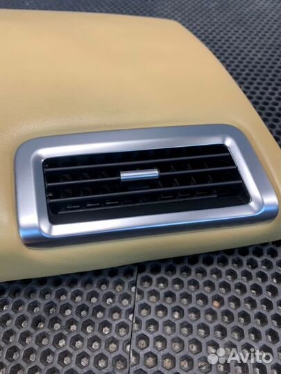 Обшивка стойки правая Bentley Continental Flying