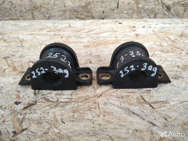 Втулка стабилизатора Mitsubishi Pajero 3 зад к-т