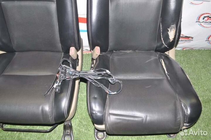 Сиденья передние (парой) Toyota Tundra 3UR-FBE