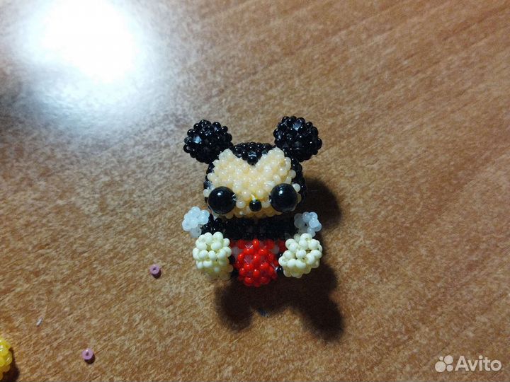 Микки Маус из бисера амигуруми