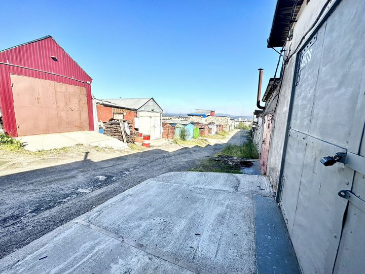 Гараж, > 30 м²