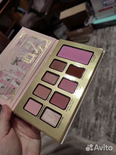 Палетка теней Too faced Christmas in New York