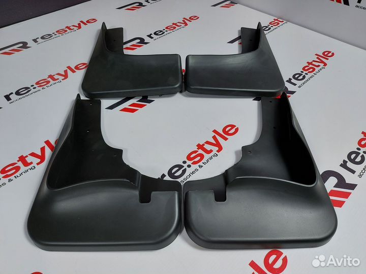 Брызговики Mitsubishi Outlander 10-12г Черные