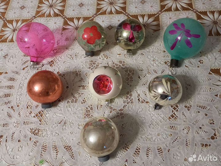 Елочные шары и игрушки