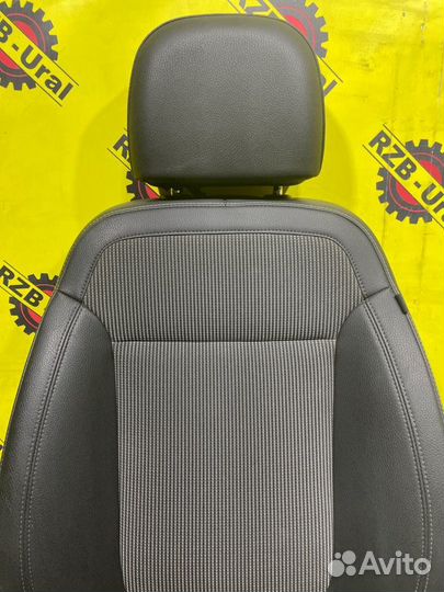 Сиденье переднее левое Opel Astra J хэтчбек