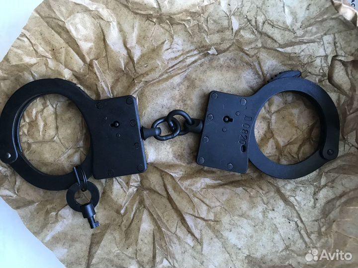 Наручники черные новые в комплекте 1 ключ (брс)