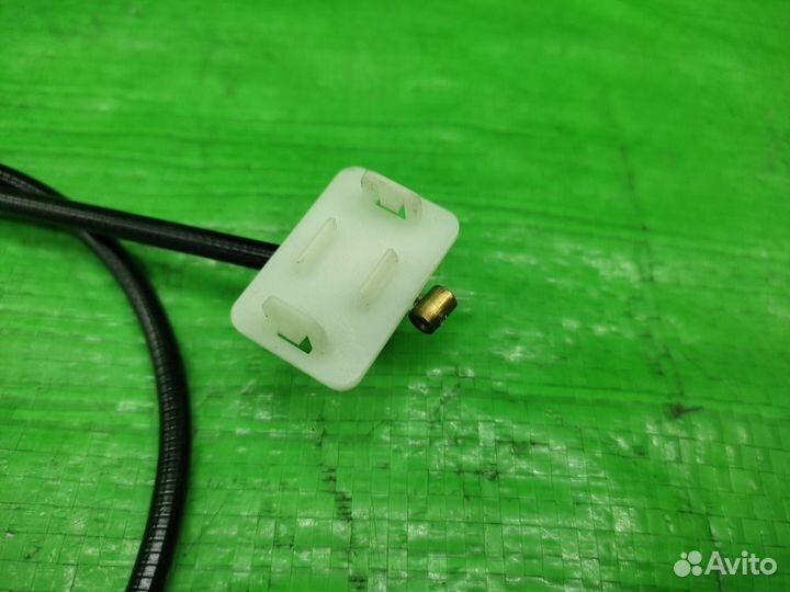 Трос открывания багажника зад. Volkswagen Touareg