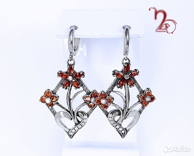 Серебряные серьги с гранатом