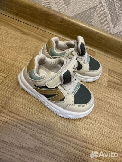 Кроссовки детские