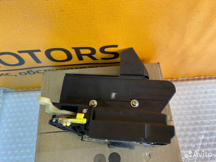 Замок двери передний левый Renault Logan 2015