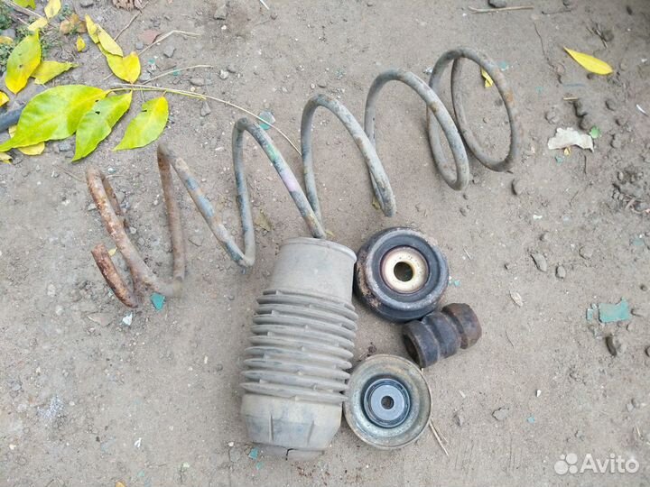 Пружина передняя Форд Сиерра с 1983г