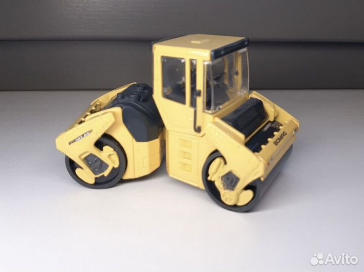 Масштабная модель 1:50 каток Bomag BW 203 AD