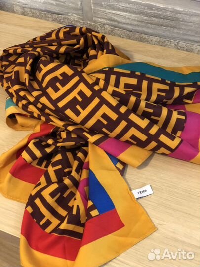 Платок шелковый Fendi