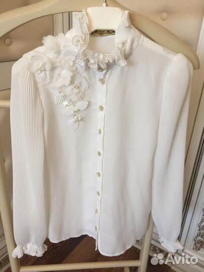 Продам блузку нарядную 