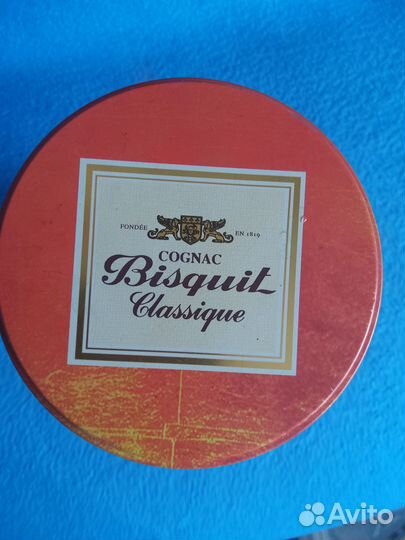 Железная коробка от коньяка