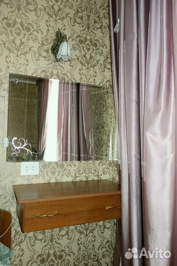 Тумба с зеркалом