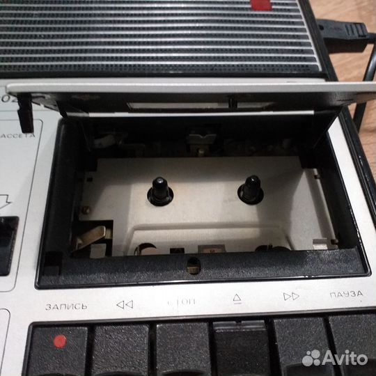 Магнитофон кассетный весна 202