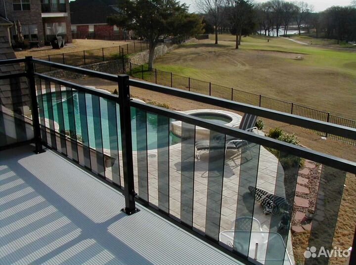 Стеклянное ограждение для балкона