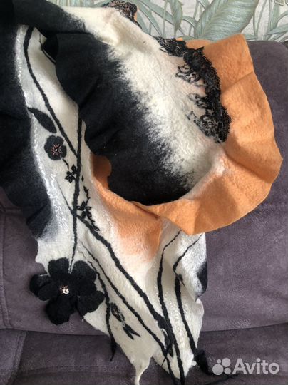 Комплект из валяной шерсти. Сумочка, шарф, митенки