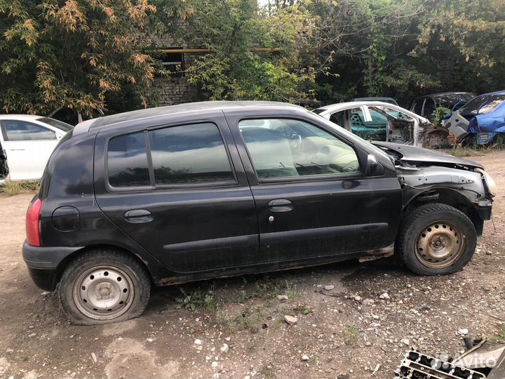 Рено Клио 2 1998 г - кузов по запчастям