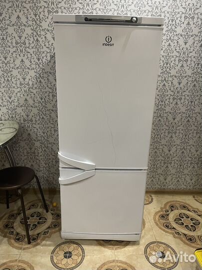 Холодильник бу indesit