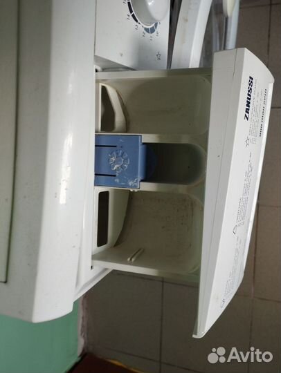 Стиралка Zanussi ZWS286W