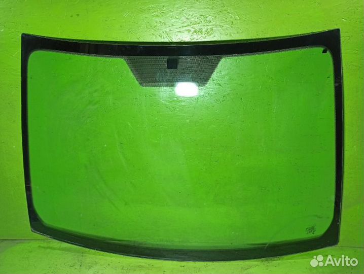Стекло лобовое Toyota Yaris XP90 1KR 2008