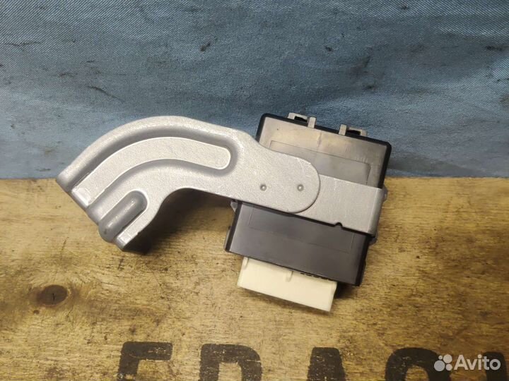 Реле стеклоочистителя Toyota LC200 2016г