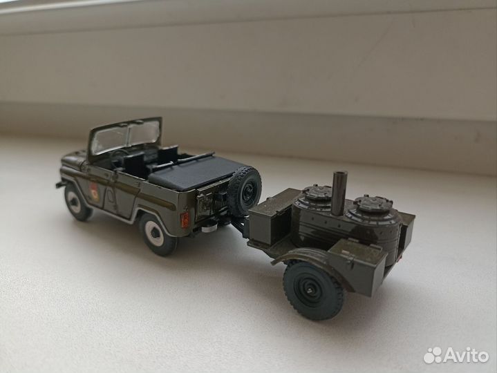 Модель автомобиля парадный УАЗ 469