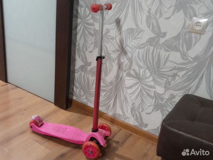 Самокат трёхколёсный