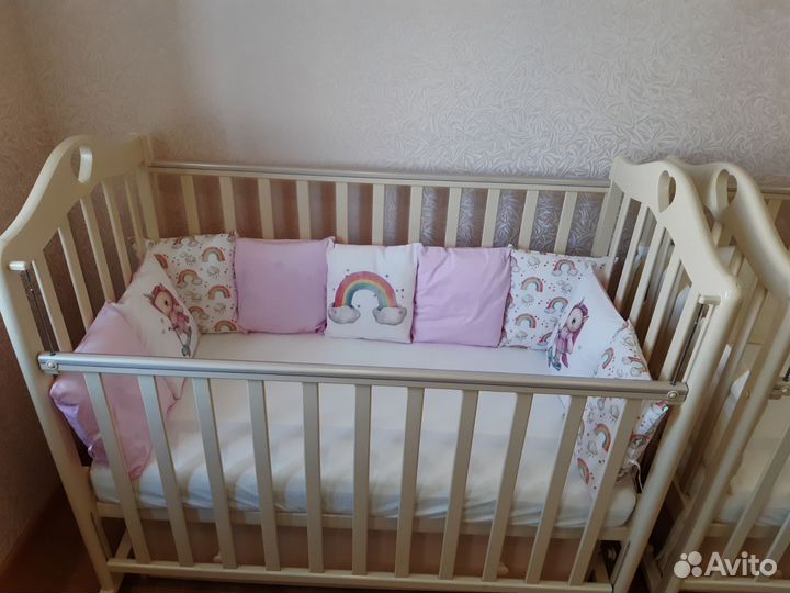 Манежка кроватка с матрасом и бортиками, ящиком