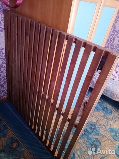 Детская кроватка, 2 ящика, в низу, 2 матраса