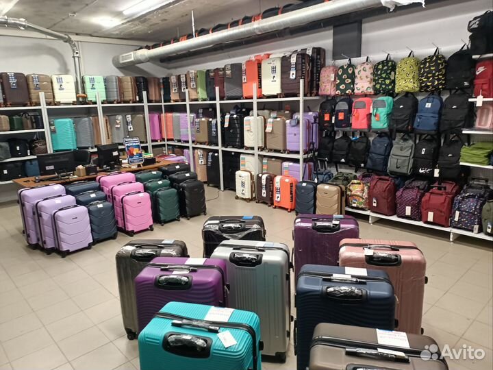Чемодан на колесиках