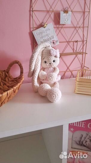Вязаный зайка ручной работы