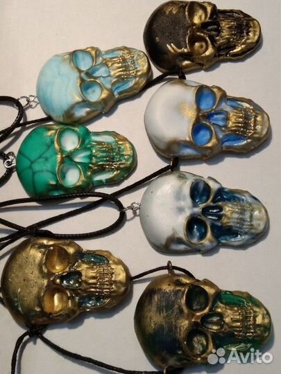 Броши и подвески из эпоксидной смолы- череп