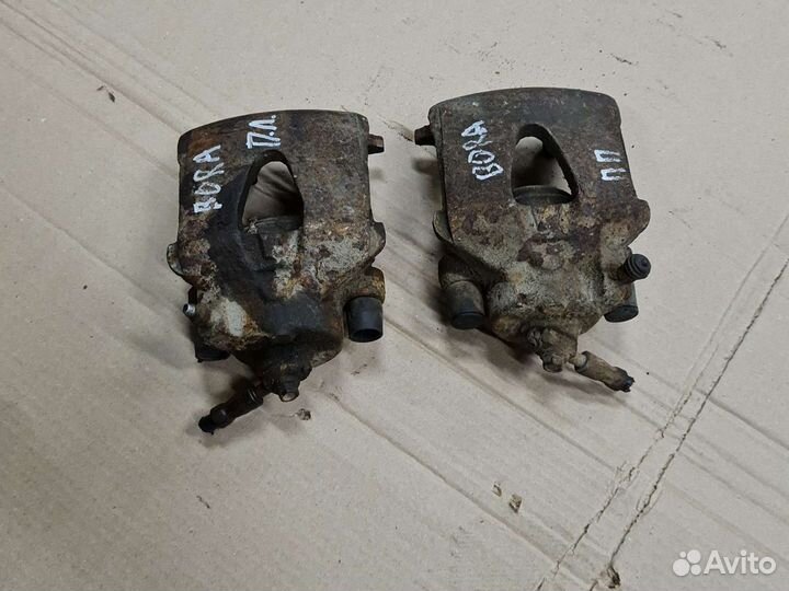 Суппорт передний Volkswagen Bora A4 Фольксваген Го