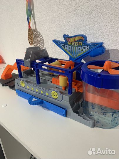 Трек Хот Вилс автомойка