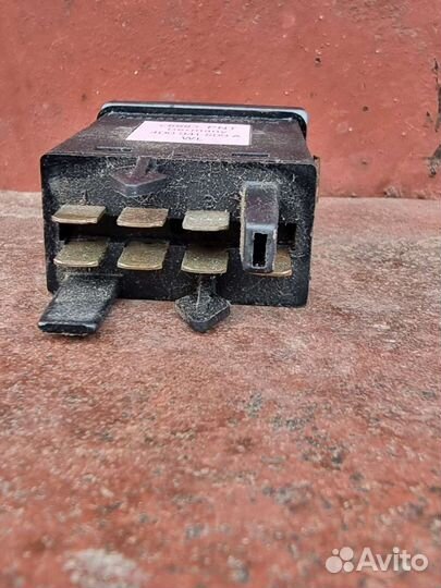 Кнопка аварийной сигнализации Audi A8 D2