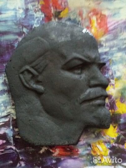 Чугунный барельеф