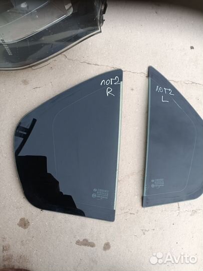 Правая форточка Renault Logan 2